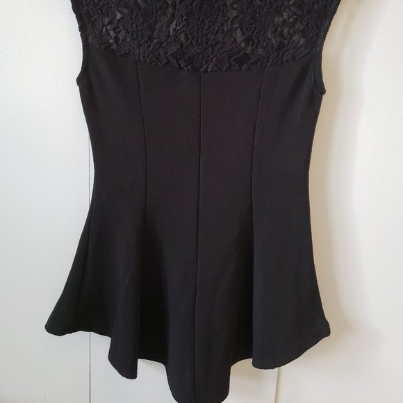 Sleeveless top with flare - Picture 3 of 3